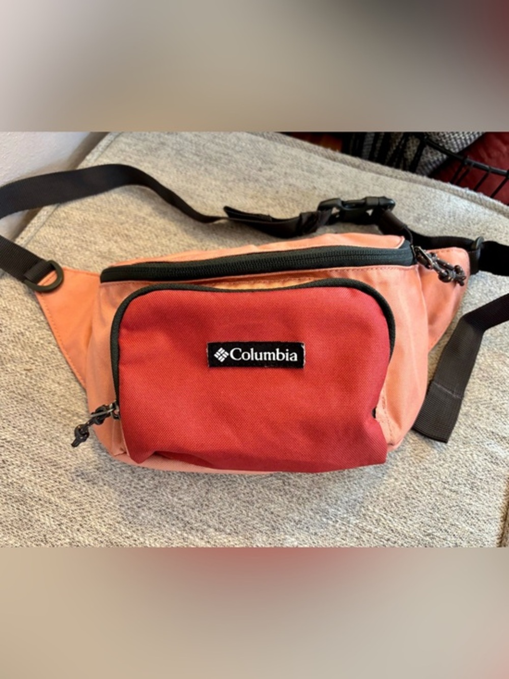 Columbia Men’s Two-Tone Red and Peach Waist Pack New WithOUT Tags